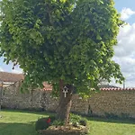 Au Domaine De Gigie Bed & Breakfast