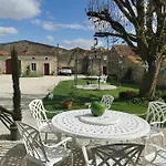 Au Domaine De Gigie Bed & Breakfast