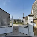 Au Domaine De Gigie Bed & Breakfast