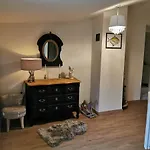 Au Domaine De Gigie Bed & Breakfast
