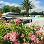 Au Domaine De Gigie Bed & Breakfast