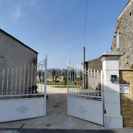 Au Domaine De Gigie B&B