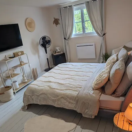 Au Domaine De Gigie Bed & Breakfast Chervettes