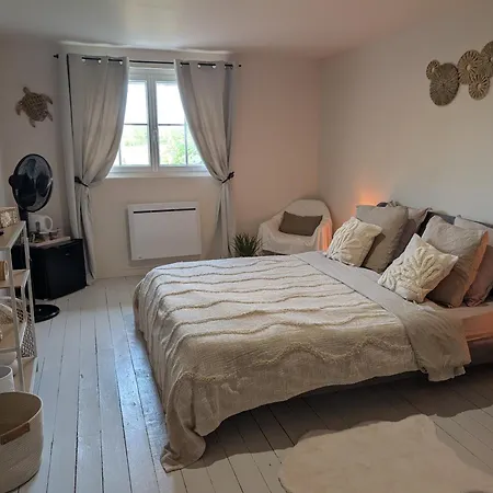Au Domaine De Gigie Bed & Breakfast