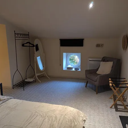 Au Domaine De Gigie Bed & Breakfast