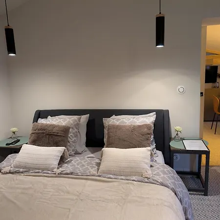 Au Domaine De Gigie Bed & Breakfast